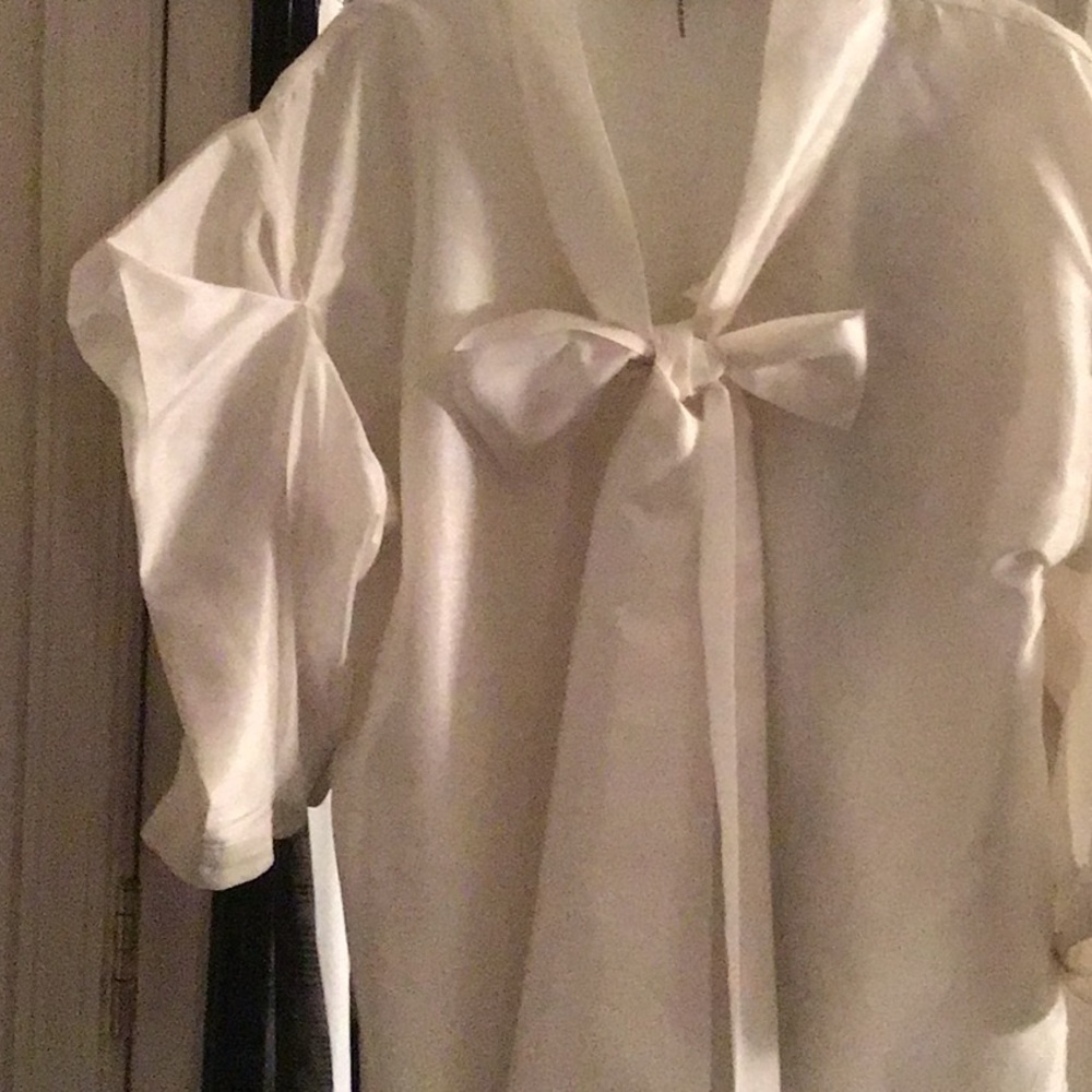 XXL -size 40 polyester off white chiffon Blouse